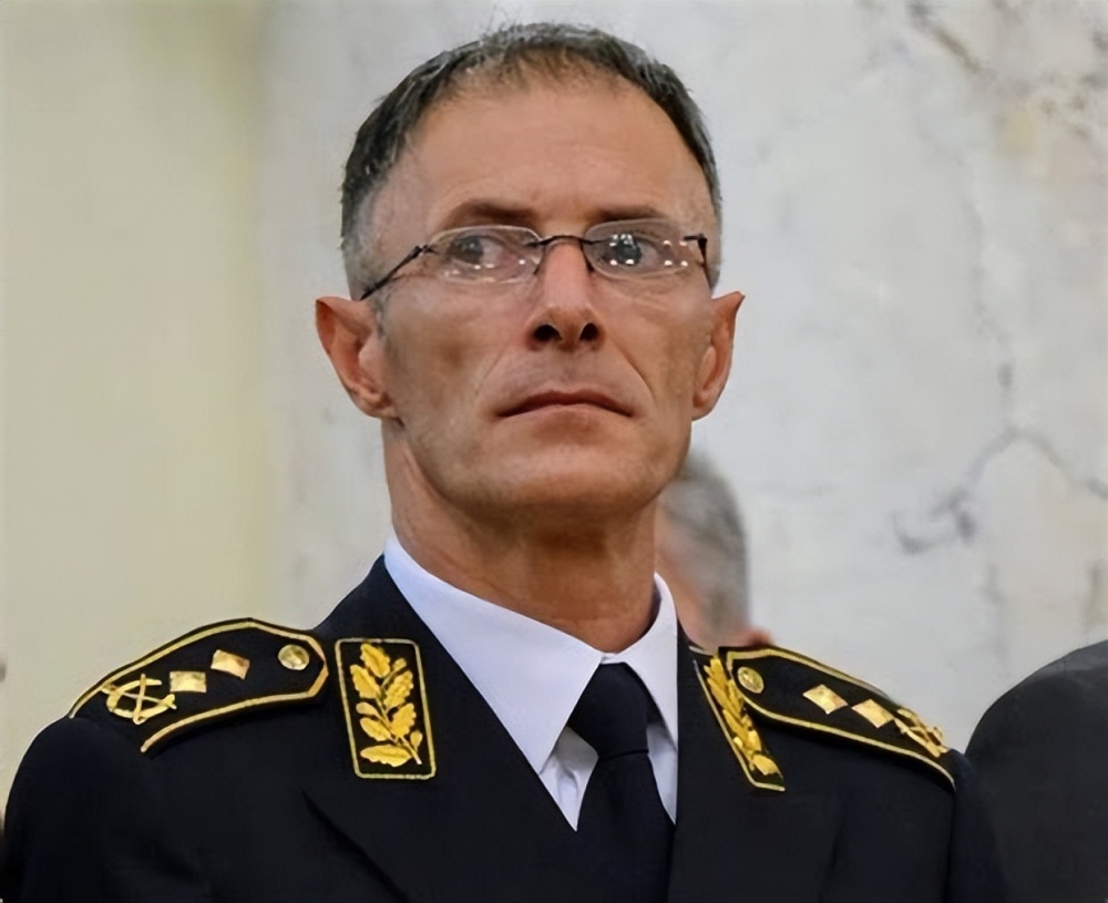 目前还不清楚他此行的目的,而此前塞尔维亚军队已经在边境地区戒备了