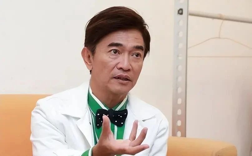 大瓜黄子佼爆料大小s和具俊华吸毒之后在家中持刀自残