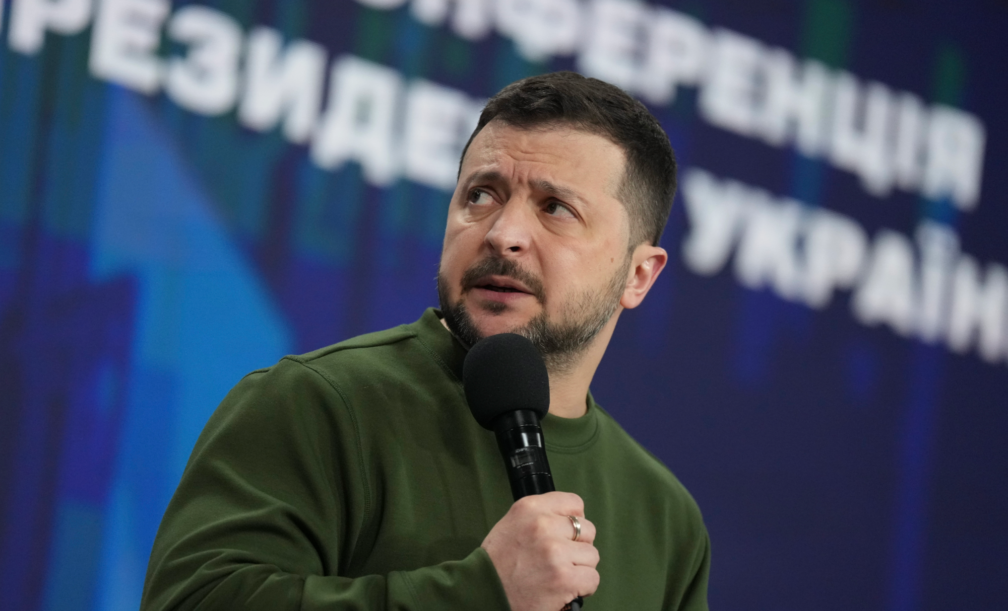 通脹衝破7.6%，澤連斯基急撒百億“買人心”，到底是救急還是作秀？