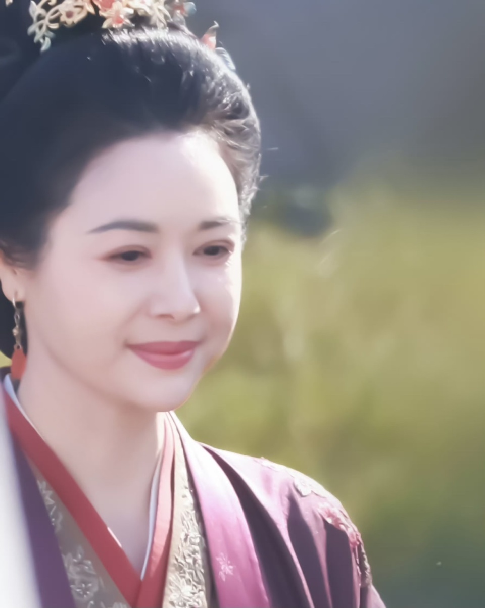 演完杨紫婆婆,《柳舟记》中又演婆婆,46岁的她反差大判若两人