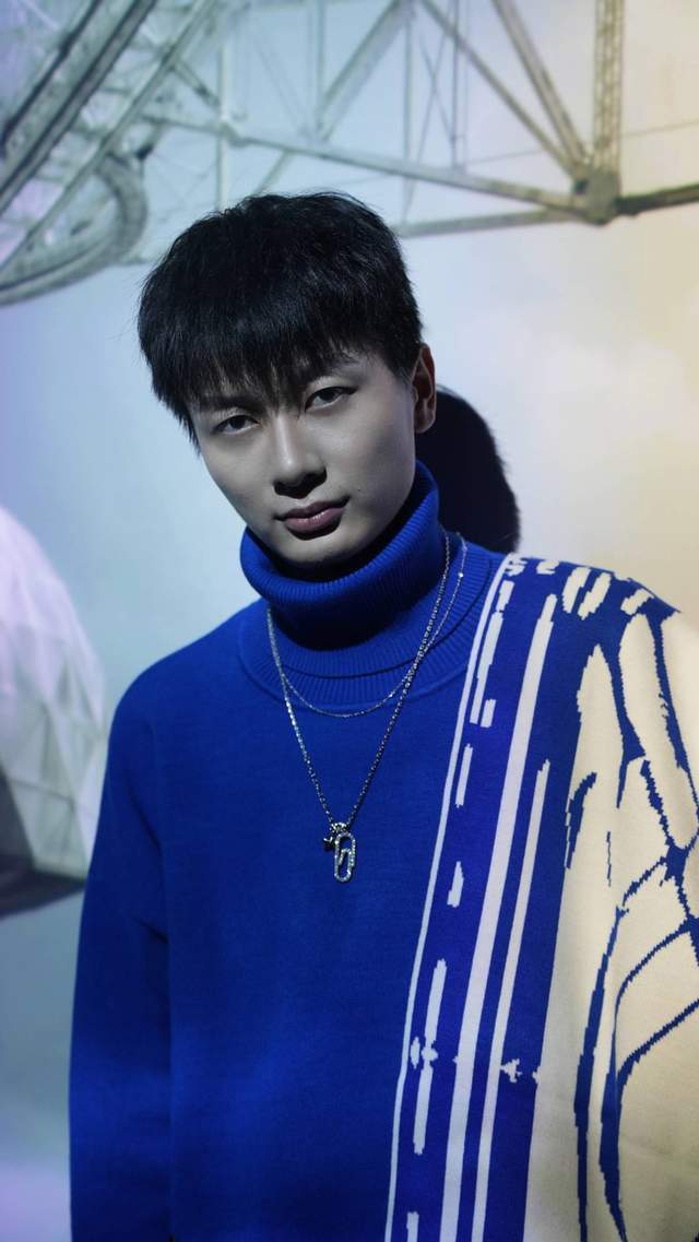 牌面487alex成第五人格首批登上杂志封面选手秒上热搜