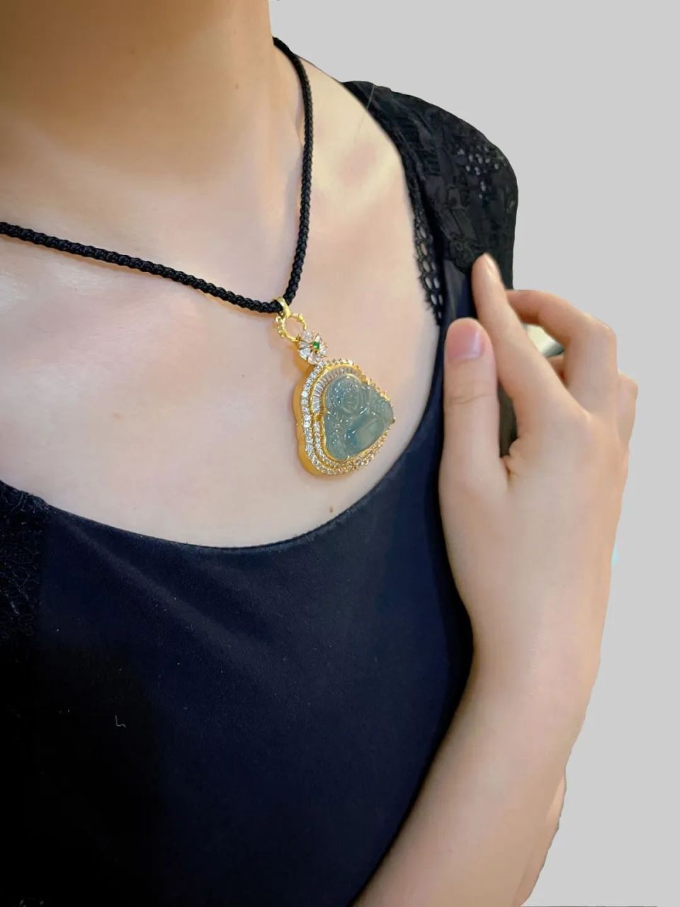 我花600多,买了一块6000多的翡翠吊坠!