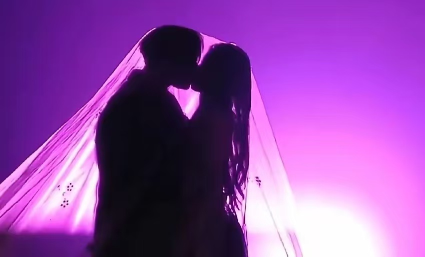 跨年名場面：李川求婚錘娜麗莎，張傑謝娜貼貼，黃子韜徐藝洋親吻 - 