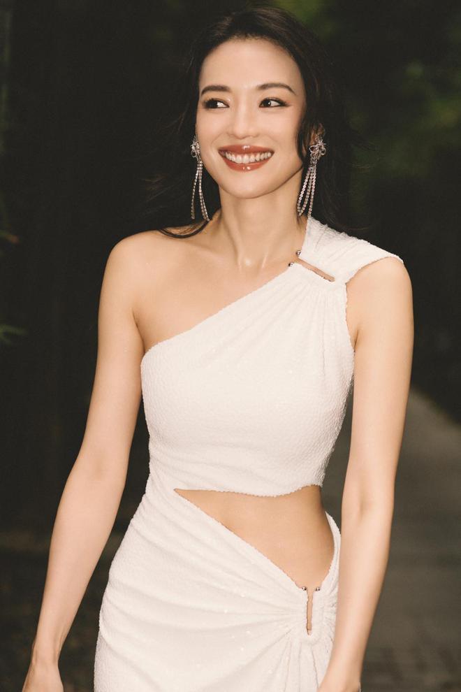 47岁舒淇自信晒全素颜零妆容脸上细纹雀斑抢镜皮肤状态超真实