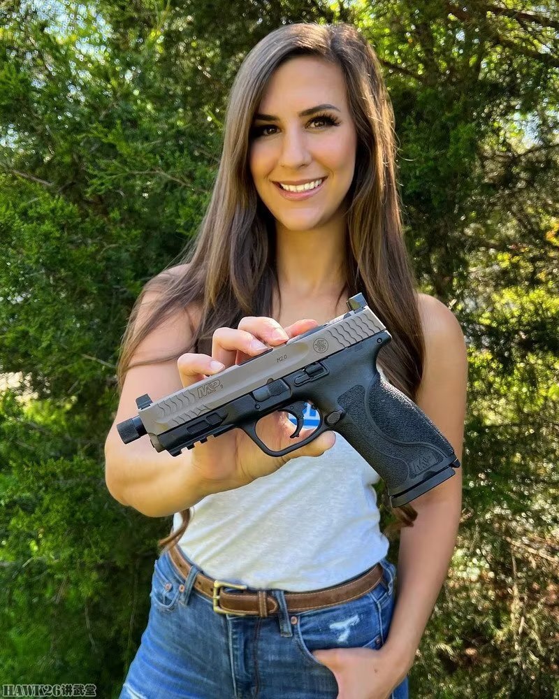 瑞秋·比 著名武器栏目女主播都玩过哪些枪?