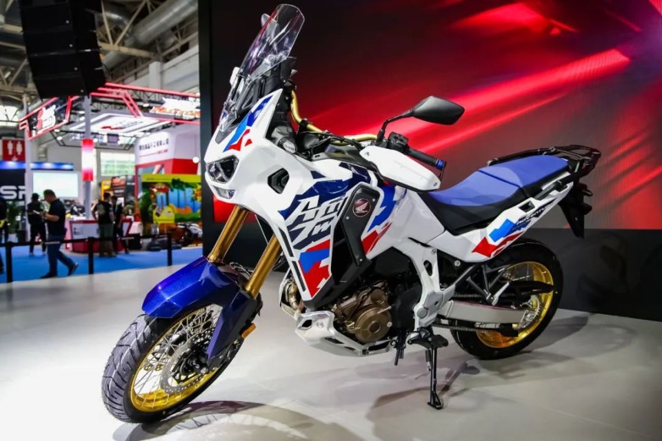 honda 电控离合器技术在北京摩展发布,跟全新africatwin crf1100l一起