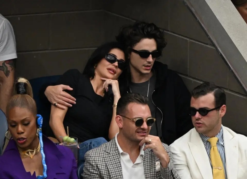 外媒曝甜茶和金小妹疑似分手 身边人透露两人关系已渐行渐远_腾讯新闻