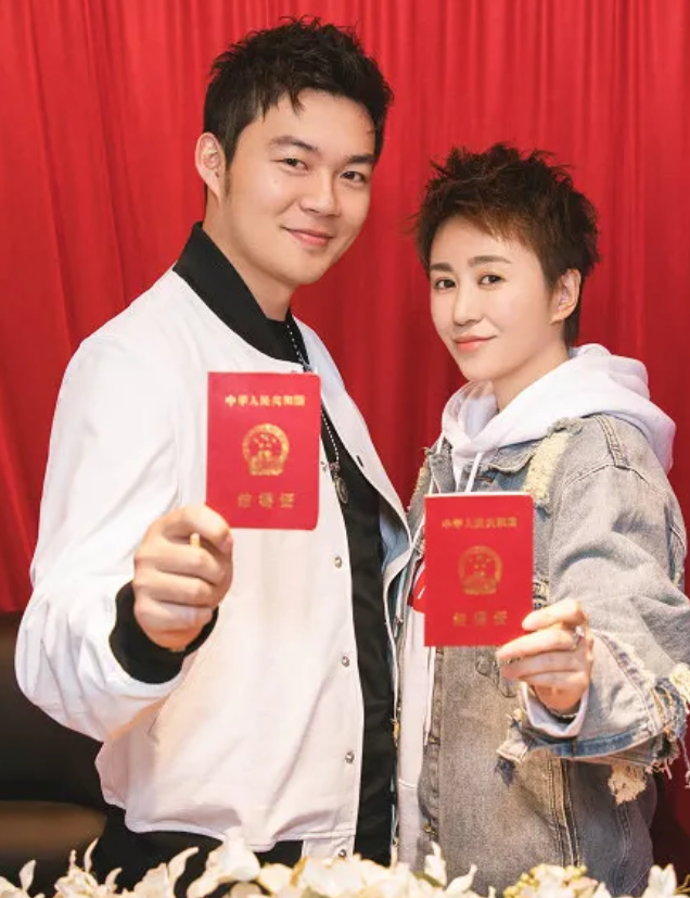 马丽沈腾合体营业新发型年轻10岁美出新高度网友直呼请半永久