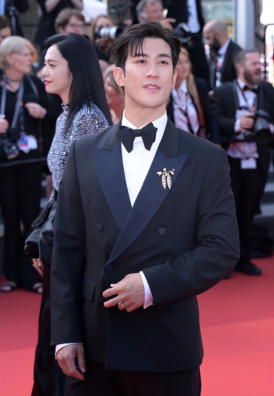 这两位演员的组合衬托李治廷的绅士范,又让姚晨身高得到直观体现,从