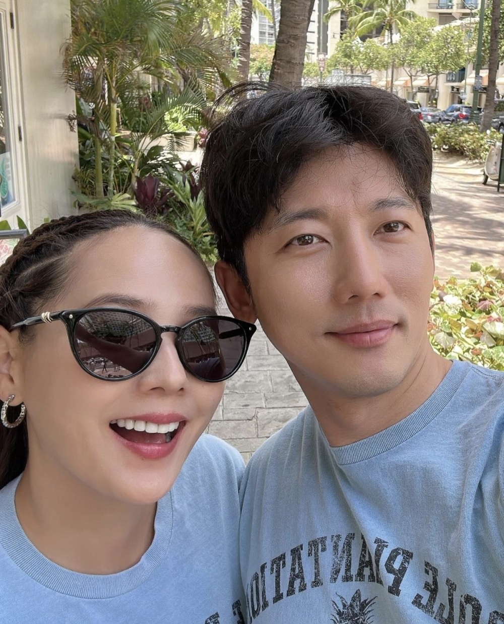 结婚14年仍甜蜜,奇太映与柳真甜蜜亲吻如新婚