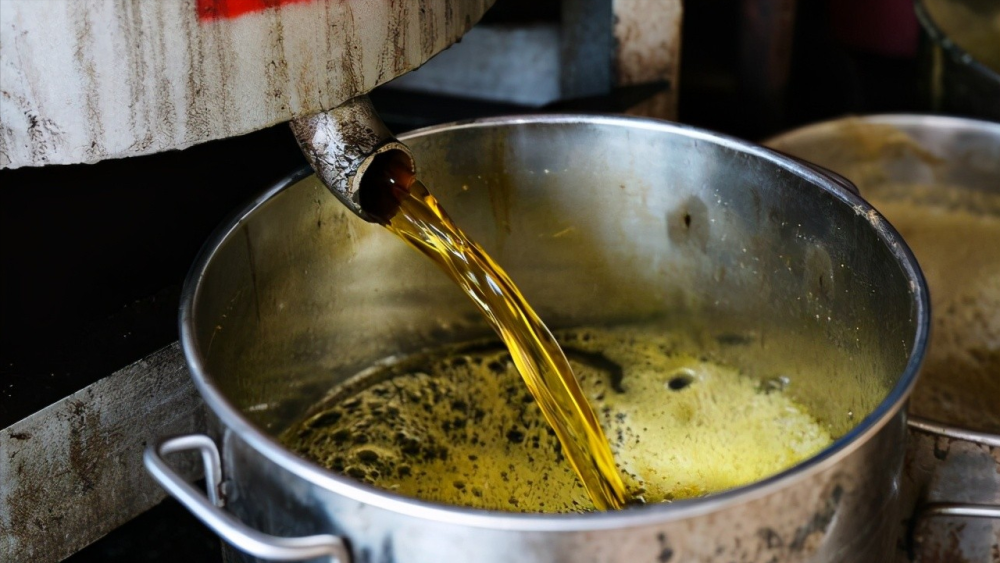 农村自榨油还能吃吗?吃了上千年的油,为何专家说有致癌物?-腾讯新闻