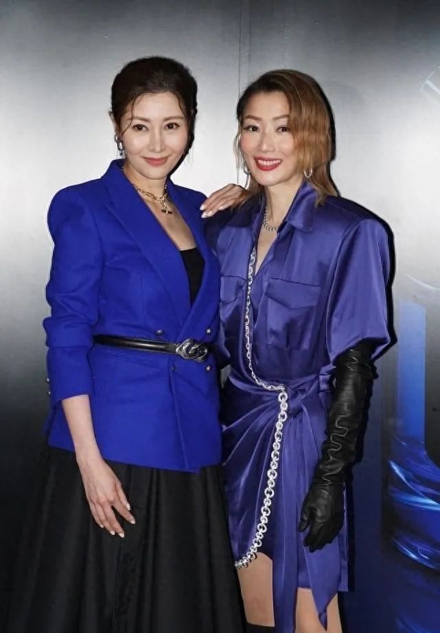看了61岁关之琳和53岁李嘉欣的近照,才知道老了不能太瘦_腾讯新闻