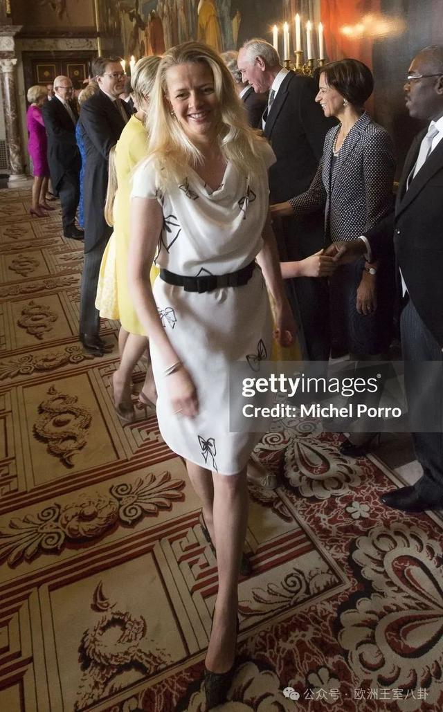 梅贝尔从结婚起就不是全职王室成员,后面还成了寡妇,出席的大场合不多