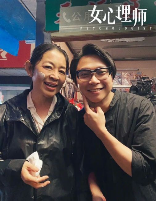 而张钧甯的未来老公就是网剧《唐人街探案》的导演柯汶利,男方比她小