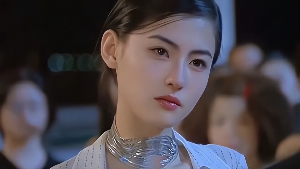 被曝怀四胎的张柏芝:本是上天赏饭吃,缘何只能靠感情上热搜?_腾讯新闻