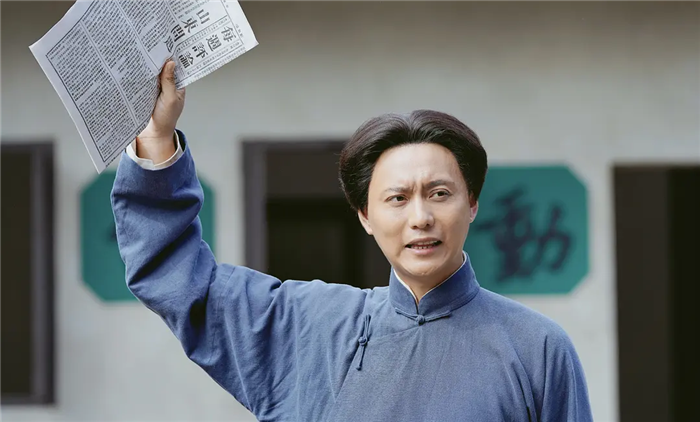 同样是扮演“毛主席”，唐国强半路出家，古月则是用一生去诠释_腾讯新闻