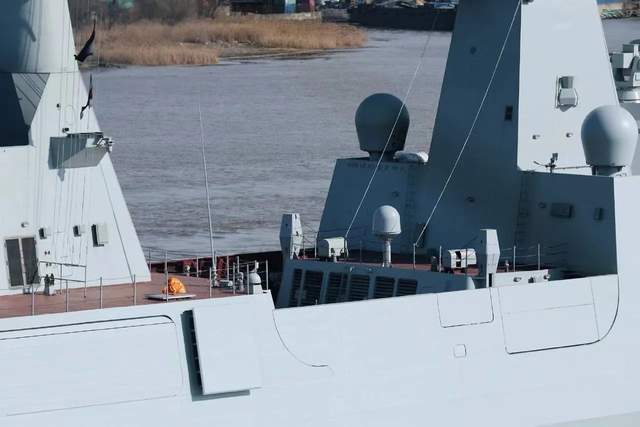 054b型导弹护卫舰,或许是中国海军"小步快跑"的作品,带有某种试验