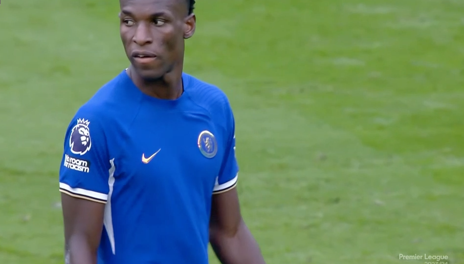 英超:十人切尔西0-1维拉 古斯托直红 蓝军6轮1胜仅5分