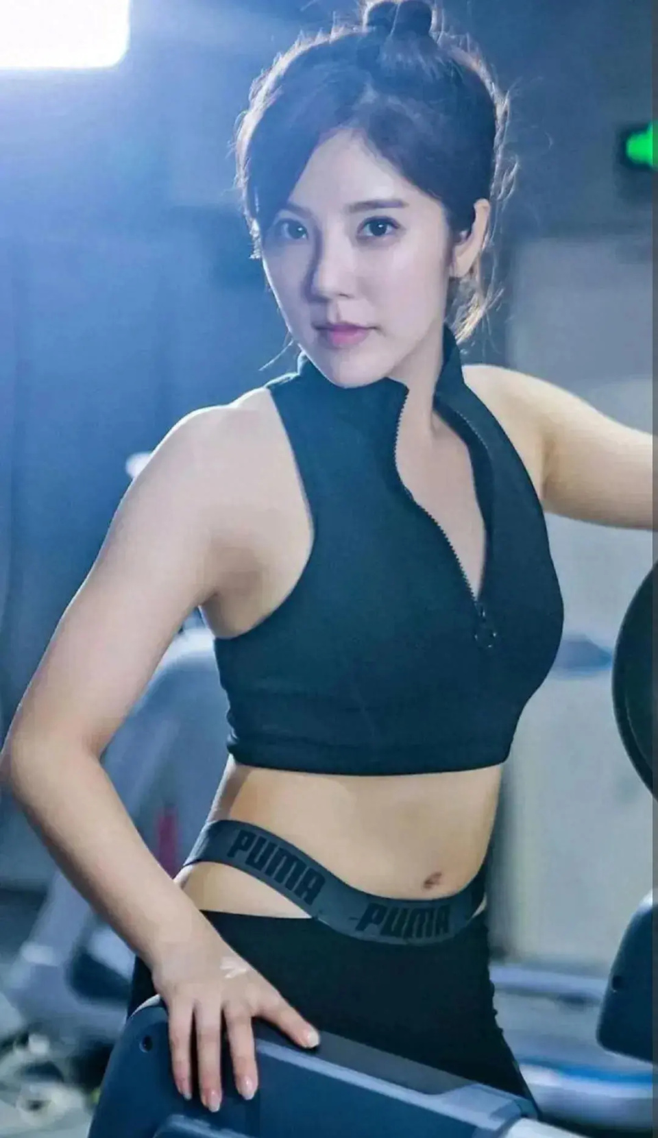 赵奕欢哽咽落泪!被制片人踢出演员行列,本人反问:我不配做演员吗?