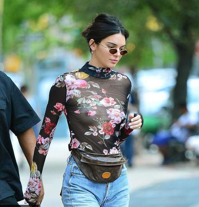 詹娜晒泳装辣照!与新男友海边缠绵,秀九头身大长腿,网友炸锅