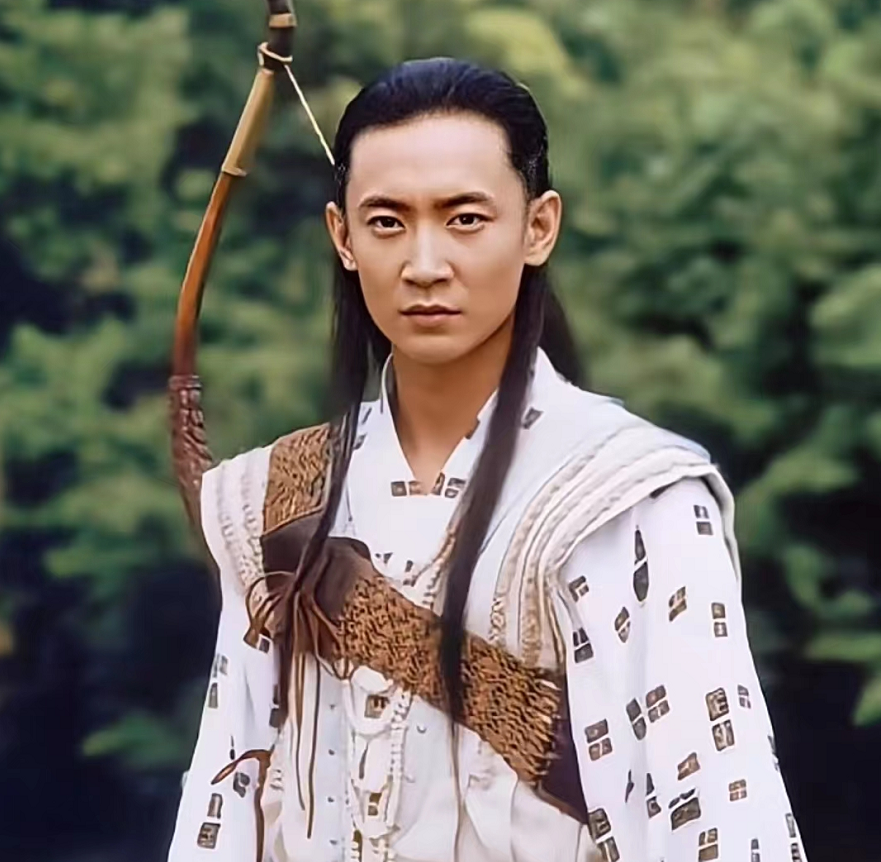 陈法蓉前任杨俊毅罕露面,身材发福变化大,与9岁女儿出游太温馨