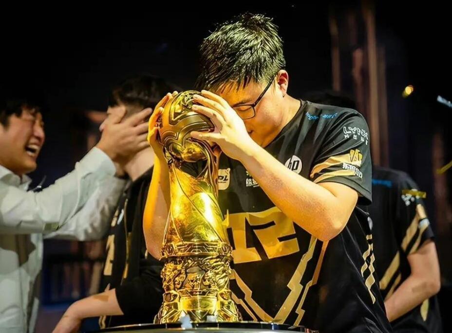 rng高管证实,老板已经拒绝再花一分钱,任由俱乐部自生自灭