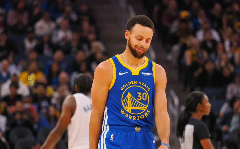 争议库里单场三丢罚球被打面部申诉裁判在身前不为所动