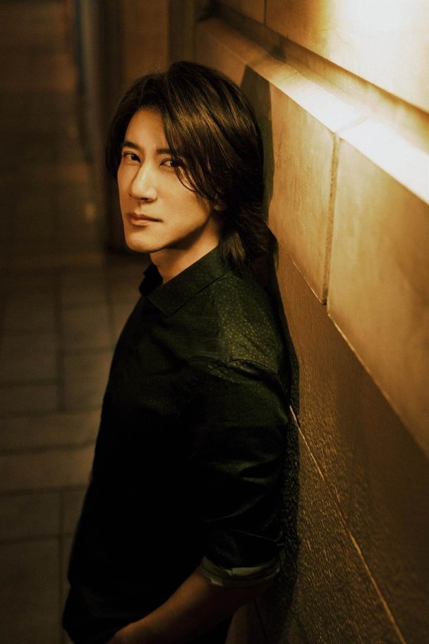 王力宏官司胜诉新歌上线李靓蕾晒与友人聚会照面露灿笑颜值高