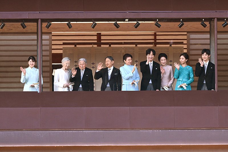 悠仁突然逆袭开智！日本皇室新年参贺五度现身，积极参与公务：能出席的我全来_腾讯新闻