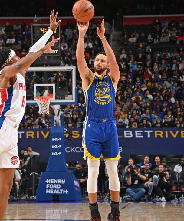 末节93一锤定音库里347三分延续火爆手感科尔1大4小杀招立功