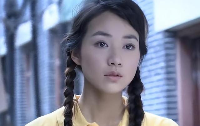 不过韩雪真正被大众关注到,应该是2005年的情感剧《错爱一生》.