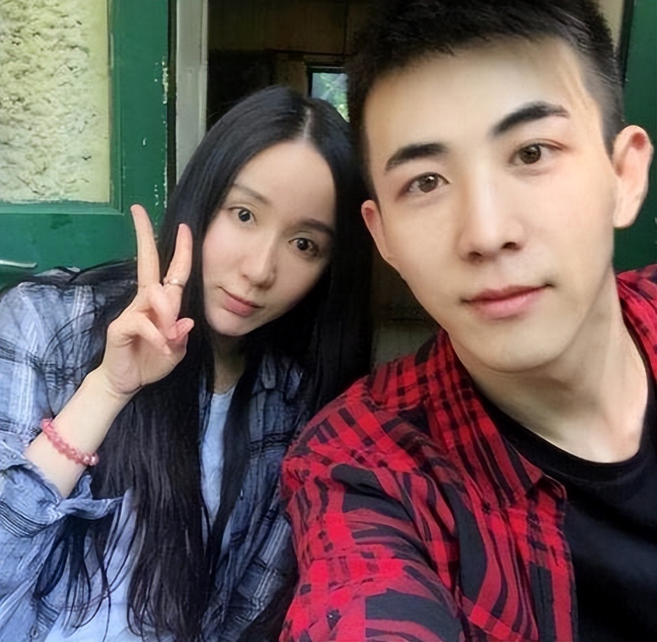 有人说锤娜丽莎就是胖版娄艺潇,证明李川就喜欢这一款