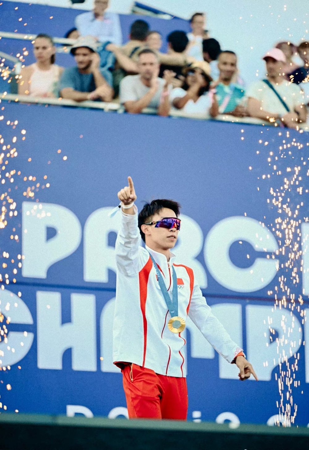 能踢“村超”的奥运金牌rapper 龙道一：谁说我们中国队只会拿冠军？｜封面头条_腾讯新闻