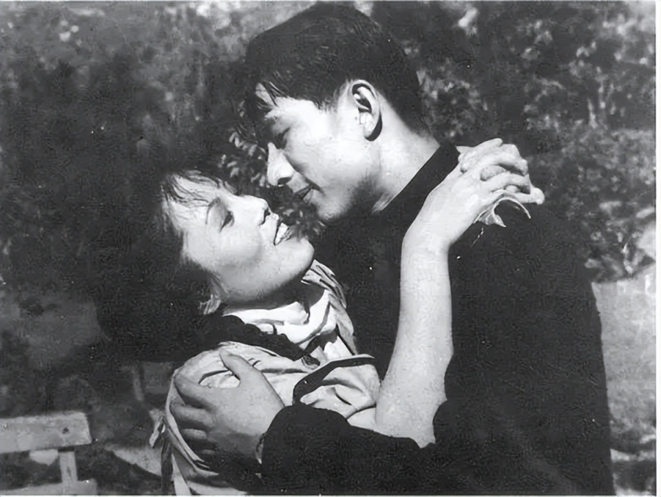 舒绣文去世56年，后人状况如何？儿子做过演员晚年幸福，孙子很有出息_腾讯新闻
