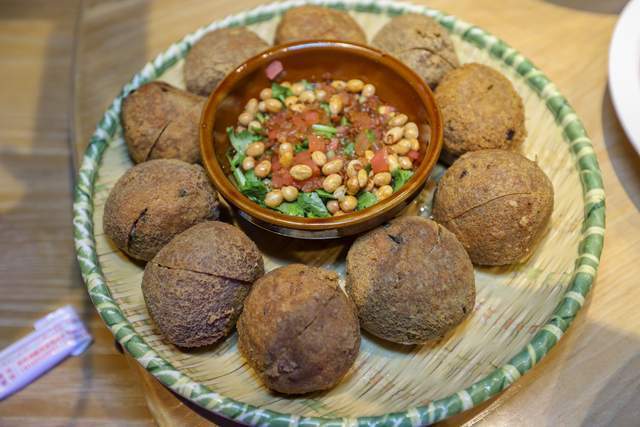 黔南旅游必吃美食,独特的口味,是体验布依美食文化的最佳方式_腾讯