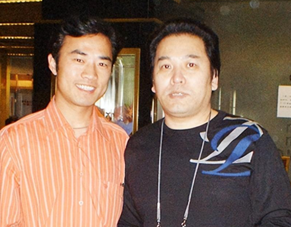 歌唱家佟铁鑫:离婚后独自抚养儿子,40岁二婚娶女富豪收获幸福_腾讯