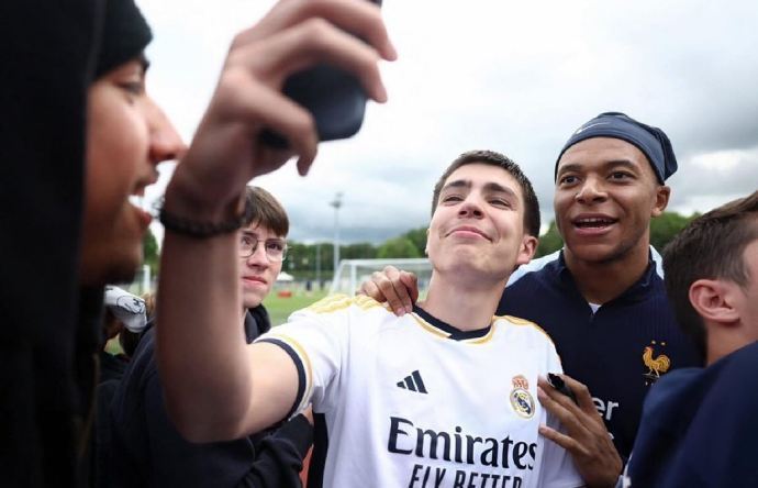 姆巴佩晒训练照 小帽一戴谁也不爱