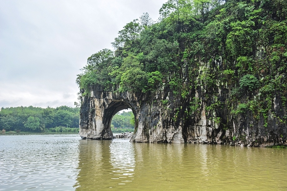 广西行:桂林的市徽——象鼻山