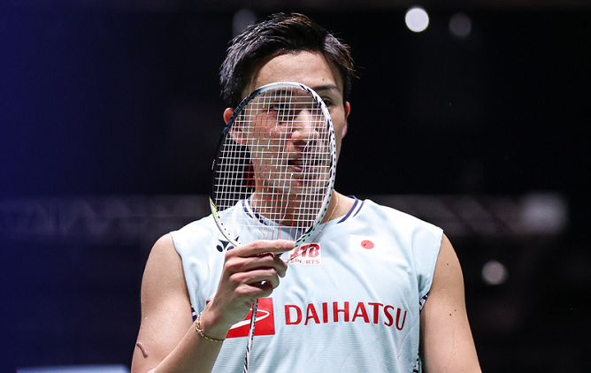 时隔721天桃田贤斗再度夺冠赛后振臂欢呼对手膜拜致意