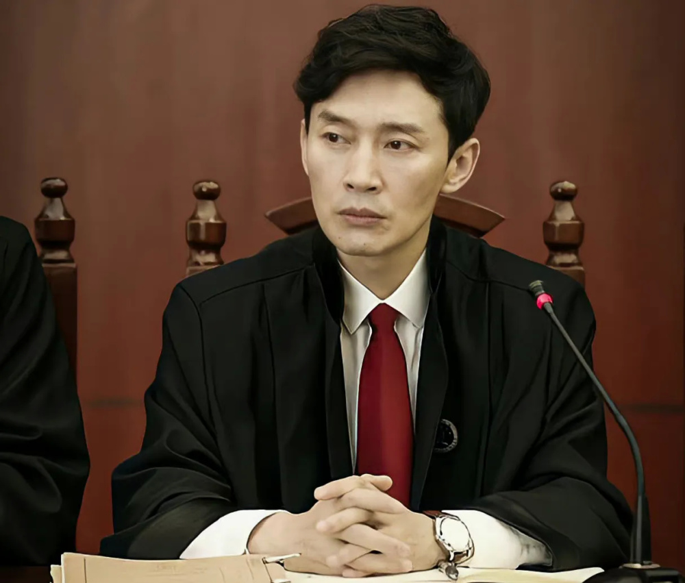 曹磊:5岁被父亲抛弃,与妻子相守20年,46岁有颜值有演技却不火_腾讯