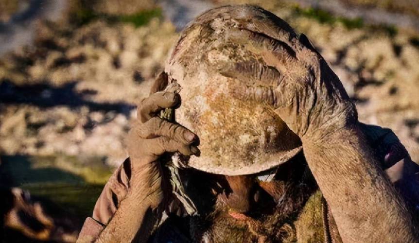 "世界上最脏的人":68年不洗澡,浑身发臭活到94岁,却因洗澡去世