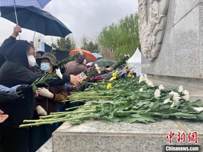 由北京市委社会工委市民政局主办的北京市生态葬清明公祭活动在长青园