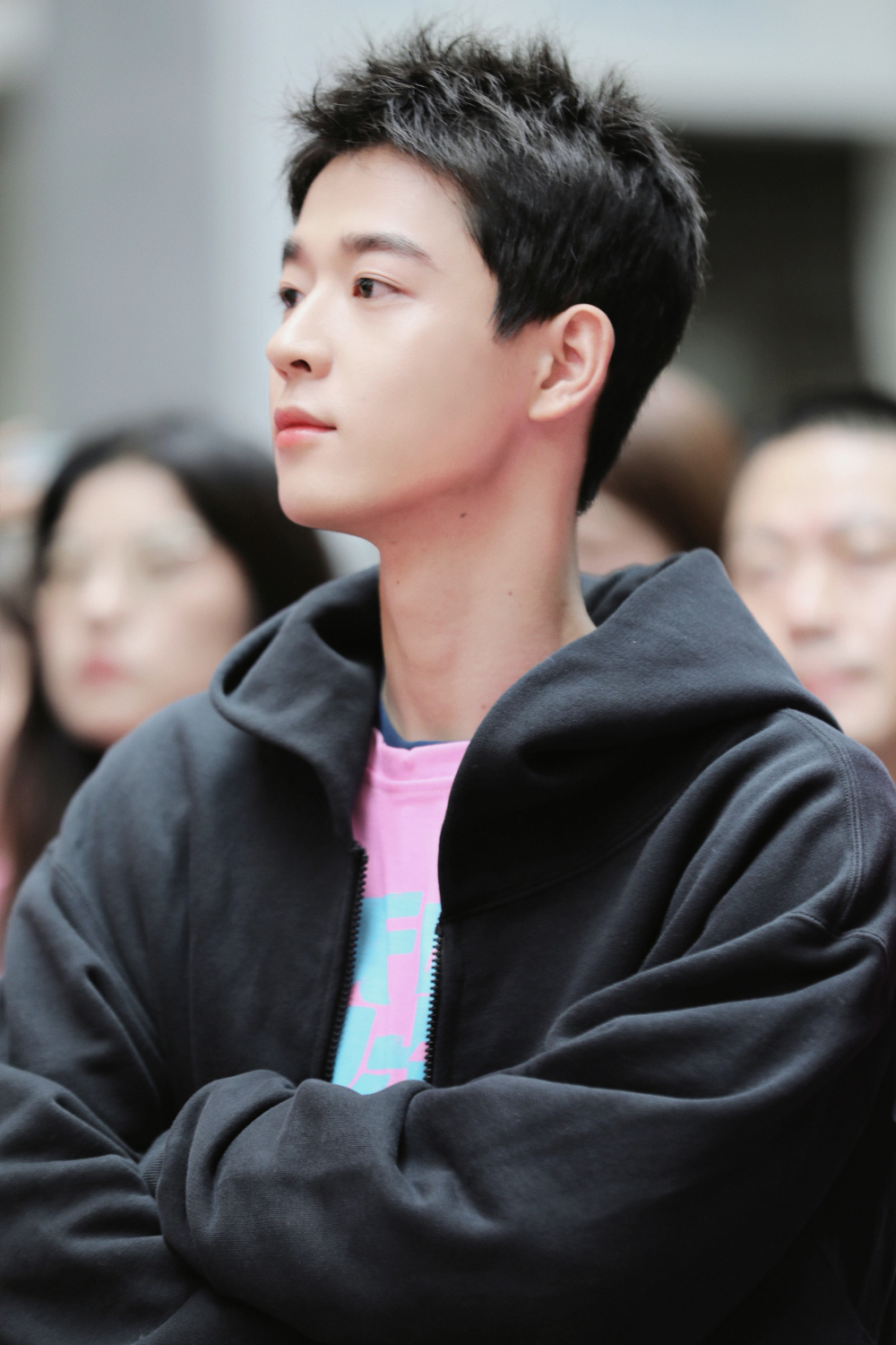 吴宇恒新剧《明天的少年》开机 上演90年代"反骨"少年成长史_腾讯新闻