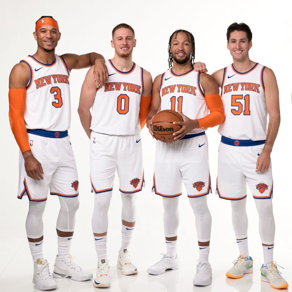 小个视野受限,简单传球都有可能被干扰或者被断,布伦森受困于身高体型