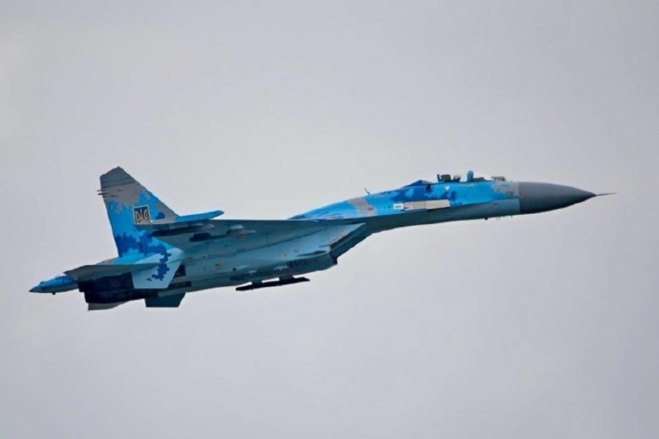 弃暗投明:乌克兰空军现役飞行员驾驶苏-27战斗机向俄罗斯投诚_腾讯