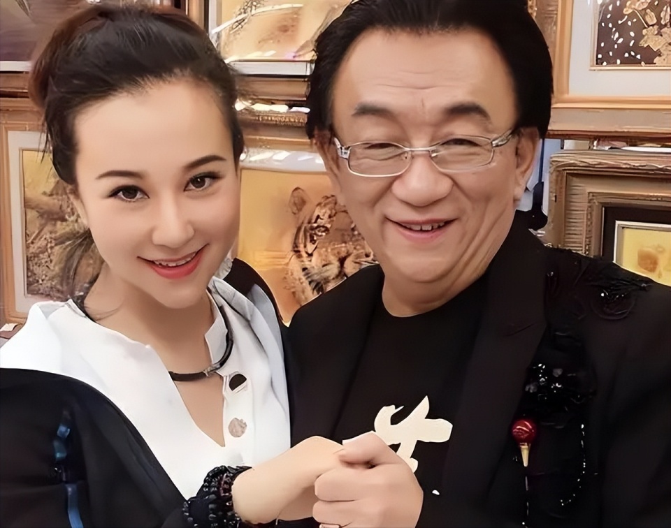 侯耀华扬言要清理门户,杨议含泪劝说收回成命,给小辈道歉不丢人