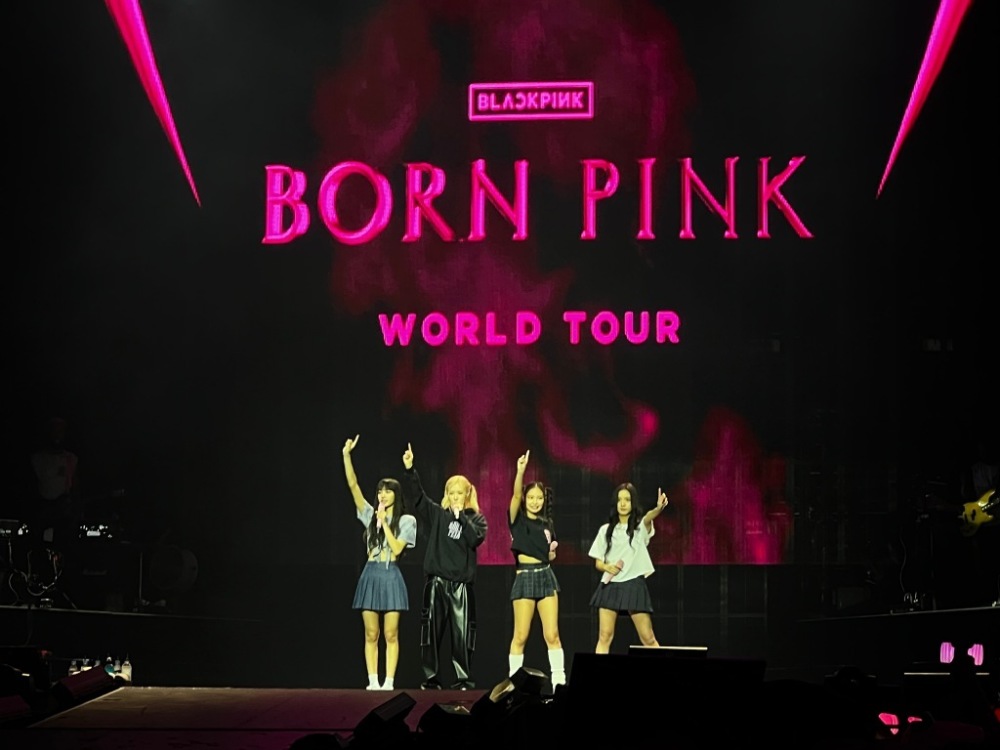 小编获悉,blackpink成员们在进行她们的born pink世界