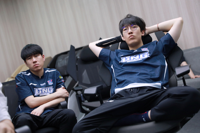 大电竞专访lng打野tarzangala选手性格很好人也很好