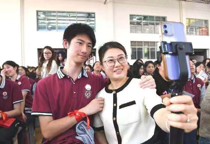 十八而志,筑梦青春,诸暨浬浦中学举行成人礼