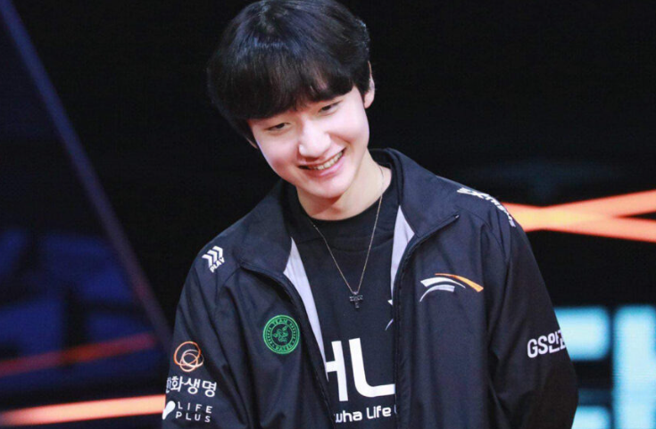 小花生称赞老队友Faker，对2024年成绩很满意_腾讯新闻